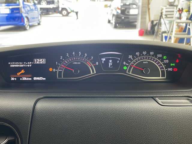 ホンダ Ｎ ＢＯＸ カスタム G L ターボ ホンダセンシング 兵庫県 2017(平29)年 5.5万km プレミアムホワイトパールⅡ ・ワンオーナー車/・Honda SENSING/・衝突軽減ブレーキ/・前後誤発進抑制機能/・歩行者事故低減ステアリング/・路外逸脱抑制機能/・アダプティブ・クルーズ・コントロール/・車線維持支援システム/・オートハイビーム/・先行車発進お知らせ機能/・標識認識機能/・ナビ装着用スペシャルパッケージ/・ビルトインETC車載器/・純正8インチSDナビ/CD/DVD/SD/フルセグ/BT/・バックカメラ/・両側パワースライドドア/・パドルシフト/・ハーフレザーシート/・9灯式フルLEDヘッドライト(マルチリフレクタータイプ)/・LEDフォグライト＋クロームメッキフォグライトガーニッシュ/・シーケンシャルターンシグナルランプ/・チップアップ＆ダイブダウン機構付スライドリアシート/・360°スーパーUV・IRカットパッケージ/・オートリトラミラー/・プラズマクラスター技術搭載フルオート・エアコンディショナー/・前席用i-サイドエアバッグシステム＋サイドカーテンエアバッグシステム(前席/後席対応)/・純正15インチアルミホイール/・プッシュスタート/・スマートキー/・ステアリングスイッチ