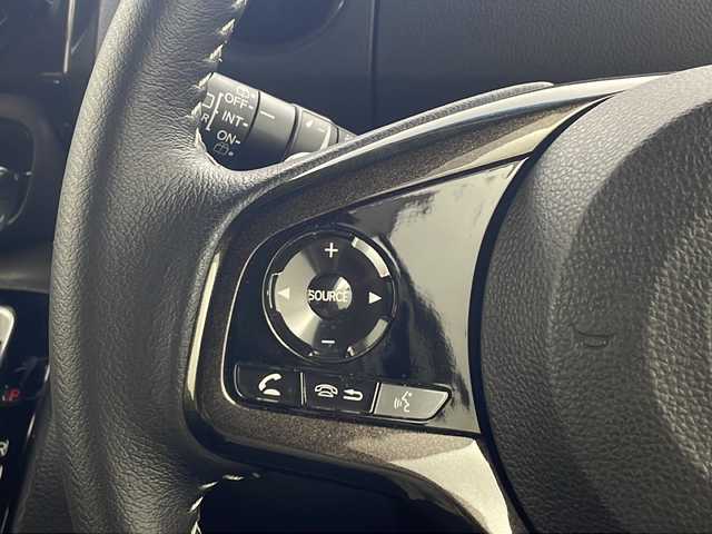 ホンダ Ｎ ＢＯＸ カスタム G L ターボ ホンダセンシング 兵庫県 2017(平29)年 5.5万km プレミアムホワイトパールⅡ ・ワンオーナー車/・Honda SENSING/・衝突軽減ブレーキ/・前後誤発進抑制機能/・歩行者事故低減ステアリング/・路外逸脱抑制機能/・アダプティブ・クルーズ・コントロール/・車線維持支援システム/・オートハイビーム/・先行車発進お知らせ機能/・標識認識機能/・ナビ装着用スペシャルパッケージ/・ビルトインETC車載器/・純正8インチSDナビ/CD/DVD/SD/フルセグ/BT/・バックカメラ/・両側パワースライドドア/・パドルシフト/・ハーフレザーシート/・9灯式フルLEDヘッドライト(マルチリフレクタータイプ)/・LEDフォグライト＋クロームメッキフォグライトガーニッシュ/・シーケンシャルターンシグナルランプ/・チップアップ＆ダイブダウン機構付スライドリアシート/・360°スーパーUV・IRカットパッケージ/・オートリトラミラー/・プラズマクラスター技術搭載フルオート・エアコンディショナー/・前席用i-サイドエアバッグシステム＋サイドカーテンエアバッグシステム(前席/後席対応)/・純正15インチアルミホイール/・プッシュスタート/・スマートキー/・ステアリングスイッチ