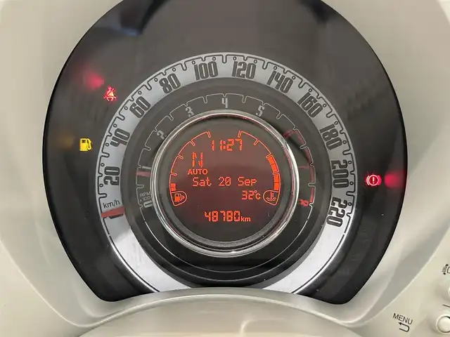 フィアット ５００ 熊本県 2017(平29)年 4.9万km ボサノバホワイト ・特別仕様車/スーパーポップ/・ディスプレイオーディオ/Ｂｌｕｅｔｏｏｔｈ/ＡＵＸ/ＵＳＢ/・ＥＴＣ/・純正ホイールキャップ/・走行モード/エコモード/シティモード(坂道発進アシスト)/・スペアタイヤ/・ボサノバホワイト