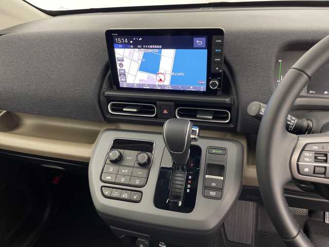 ホンダ フリード ハイブリット e:HEV AIR EX 鹿児島県 2025(令7)年 0.1千km メテオロイドグレーメタリック 登録済未使用車/2列目キャプテンシート/ホンダセンシング/●衝突軽減ブレーキ（CMBS）/●先行車発進お知らせ機能/●歩行者事故低減ステアリング/●路外逸脱抑制機能/●標識認識機能/●渋滞追従機能付アダプティブクルーズコントロール（ACC）/●車線維持支援システム（LKAS）/●誤発進抑制機能/●後方誤発進抑制機能/●近距離衝突軽減ブレーキ/●急アクセル抑制機能/●前後コーナーセンサー/●パーキングセンサーシステム/コンフォートビューパッケージ/純正9インチナビ/・Bluetooth・フルセグTV/バックカメラ/両側パワースライドドア/革巻きステアリング/LEDヘッドランプ/フォグランプ/オートライト/スマートキー＆プッシュスタート/スペアキー/電動格納ミラー/ルーフレール/純正15インチAW/保証書/取扱説明書