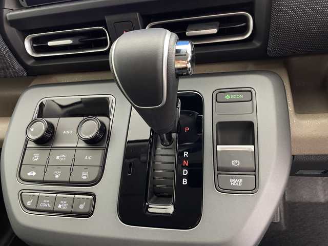 ホンダ フリード ハイブリット e:HEV AIR EX 鹿児島県 2025(令7)年 0.1千km メテオロイドグレーメタリック 登録済未使用車/2列目キャプテンシート/ホンダセンシング/●衝突軽減ブレーキ（CMBS）/●先行車発進お知らせ機能/●歩行者事故低減ステアリング/●路外逸脱抑制機能/●標識認識機能/●渋滞追従機能付アダプティブクルーズコントロール（ACC）/●車線維持支援システム（LKAS）/●誤発進抑制機能/●後方誤発進抑制機能/●近距離衝突軽減ブレーキ/●急アクセル抑制機能/●前後コーナーセンサー/●パーキングセンサーシステム/コンフォートビューパッケージ/純正9インチナビ/・Bluetooth・フルセグTV/バックカメラ/両側パワースライドドア/革巻きステアリング/LEDヘッドランプ/フォグランプ/オートライト/スマートキー＆プッシュスタート/スペアキー/電動格納ミラー/ルーフレール/純正15インチAW/保証書/取扱説明書