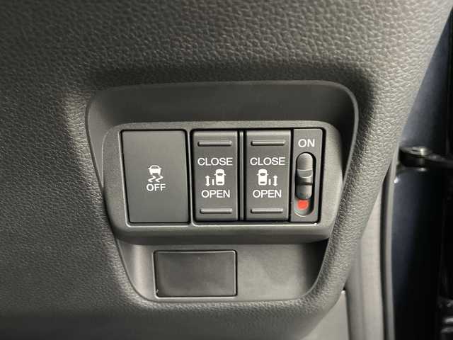 ホンダ フリード ハイブリット e:HEV AIR EX 鹿児島県 2025(令7)年 0.1千km メテオロイドグレーメタリック 登録済未使用車/2列目キャプテンシート/ホンダセンシング/●衝突軽減ブレーキ（CMBS）/●先行車発進お知らせ機能/●歩行者事故低減ステアリング/●路外逸脱抑制機能/●標識認識機能/●渋滞追従機能付アダプティブクルーズコントロール（ACC）/●車線維持支援システム（LKAS）/●誤発進抑制機能/●後方誤発進抑制機能/●近距離衝突軽減ブレーキ/●急アクセル抑制機能/●前後コーナーセンサー/●パーキングセンサーシステム/コンフォートビューパッケージ/純正9インチナビ/・Bluetooth・フルセグTV/バックカメラ/両側パワースライドドア/革巻きステアリング/LEDヘッドランプ/フォグランプ/オートライト/スマートキー＆プッシュスタート/スペアキー/電動格納ミラー/ルーフレール/純正15インチAW/保証書/取扱説明書