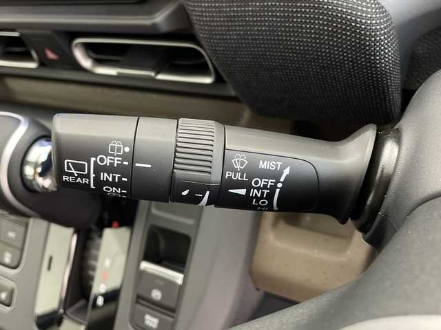 ホンダ フリード ハイブリット e:HEV AIR EX 鹿児島県 2025(令7)年 0.1千km メテオロイドグレーメタリック 登録済未使用車/2列目キャプテンシート/ホンダセンシング/●衝突軽減ブレーキ（CMBS）/●先行車発進お知らせ機能/●歩行者事故低減ステアリング/●路外逸脱抑制機能/●標識認識機能/●渋滞追従機能付アダプティブクルーズコントロール（ACC）/●車線維持支援システム（LKAS）/●誤発進抑制機能/●後方誤発進抑制機能/●近距離衝突軽減ブレーキ/●急アクセル抑制機能/●前後コーナーセンサー/●パーキングセンサーシステム/コンフォートビューパッケージ/純正9インチナビ/・Bluetooth・フルセグTV/バックカメラ/両側パワースライドドア/革巻きステアリング/LEDヘッドランプ/フォグランプ/オートライト/スマートキー＆プッシュスタート/スペアキー/電動格納ミラー/ルーフレール/純正15インチAW/保証書/取扱説明書