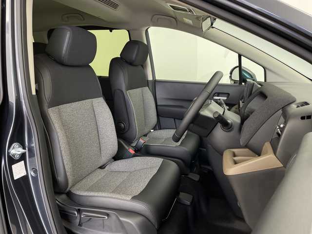 ホンダ フリード ハイブリット e:HEV AIR EX 鹿児島県 2025(令7)年 0.1千km メテオロイドグレーメタリック 登録済未使用車/2列目キャプテンシート/ホンダセンシング/●衝突軽減ブレーキ（CMBS）/●先行車発進お知らせ機能/●歩行者事故低減ステアリング/●路外逸脱抑制機能/●標識認識機能/●渋滞追従機能付アダプティブクルーズコントロール（ACC）/●車線維持支援システム（LKAS）/●誤発進抑制機能/●後方誤発進抑制機能/●近距離衝突軽減ブレーキ/●急アクセル抑制機能/●前後コーナーセンサー/●パーキングセンサーシステム/コンフォートビューパッケージ/純正9インチナビ/・Bluetooth・フルセグTV/バックカメラ/両側パワースライドドア/革巻きステアリング/LEDヘッドランプ/フォグランプ/オートライト/スマートキー＆プッシュスタート/スペアキー/電動格納ミラー/ルーフレール/純正15インチAW/保証書/取扱説明書