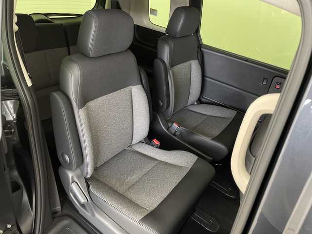 ホンダ フリード ハイブリット e:HEV AIR EX 鹿児島県 2025(令7)年 0.1千km メテオロイドグレーメタリック 登録済未使用車/2列目キャプテンシート/ホンダセンシング/●衝突軽減ブレーキ（CMBS）/●先行車発進お知らせ機能/●歩行者事故低減ステアリング/●路外逸脱抑制機能/●標識認識機能/●渋滞追従機能付アダプティブクルーズコントロール（ACC）/●車線維持支援システム（LKAS）/●誤発進抑制機能/●後方誤発進抑制機能/●近距離衝突軽減ブレーキ/●急アクセル抑制機能/●前後コーナーセンサー/●パーキングセンサーシステム/コンフォートビューパッケージ/純正9インチナビ/・Bluetooth・フルセグTV/バックカメラ/両側パワースライドドア/革巻きステアリング/LEDヘッドランプ/フォグランプ/オートライト/スマートキー＆プッシュスタート/スペアキー/電動格納ミラー/ルーフレール/純正15インチAW/保証書/取扱説明書