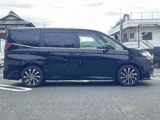 トヨタ ノア S－Z 東京都 2023(令5)年 2万km アティチュードブラックマイカ Toyota Safety Sense/メモリナビ/フルセグテレビ/パノラミックビューモニター/アドバンスドパーク/プッシュスタート/両側パワースライドドア/ハーフレザーシート/ETC2.0/純正17インチアルミ