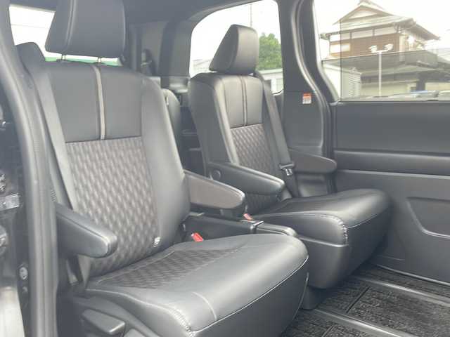 トヨタ ノア S－Z 東京都 2023(令5)年 2万km アティチュードブラックマイカ Toyota Safety Sense/メモリナビ/フルセグテレビ/パノラミックビューモニター/アドバンスドパーク/プッシュスタート/両側パワースライドドア/ハーフレザーシート/ETC2.0/純正17インチアルミ