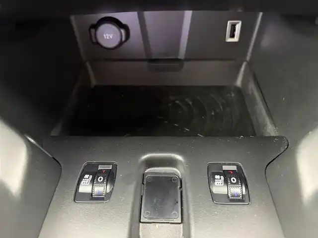 ＤＳオートモビル ＤＳ７ クロスバック グランシック ブルーHDi 愛知県 2019(令1)年 6.2万km ノアールペルラネラ サンルーフ/純正ナビ/　・フルセグTV/　・AM/FM/　・Bluetooth /　・USB/　・iPod/BRM製アナログ時計/アダプティブクルーズコントロール/レーンキープアシスト/ブラインドスポットアシスト/レザーシート/パワーシート/シートヒーター/シートクーラー/本革ステアリング/パワーバックドア/純正20インチAW/ETC/スマートキー