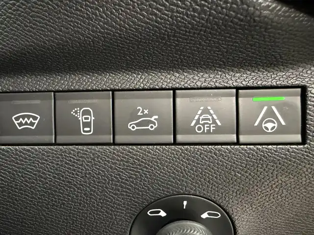 ＤＳオートモビル ＤＳ７ クロスバック グランシック ブルーHDi 愛知県 2019(令1)年 6.2万km ノアールペルラネラ サンルーフ/純正ナビ/　・フルセグTV/　・AM/FM/　・Bluetooth /　・USB/　・iPod/BRM製アナログ時計/アダプティブクルーズコントロール/レーンキープアシスト/ブラインドスポットアシスト/レザーシート/パワーシート/シートヒーター/シートクーラー/本革ステアリング/パワーバックドア/純正20インチAW/ETC/スマートキー