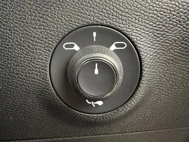 ＤＳオートモビル ＤＳ７ クロスバック グランシック ブルーHDi 愛知県 2019(令1)年 6.2万km ノアールペルラネラ サンルーフ/純正ナビ/　・フルセグTV/　・AM/FM/　・Bluetooth /　・USB/　・iPod/BRM製アナログ時計/アダプティブクルーズコントロール/レーンキープアシスト/ブラインドスポットアシスト/レザーシート/パワーシート/シートヒーター/シートクーラー/本革ステアリング/パワーバックドア/純正20インチAW/ETC/スマートキー