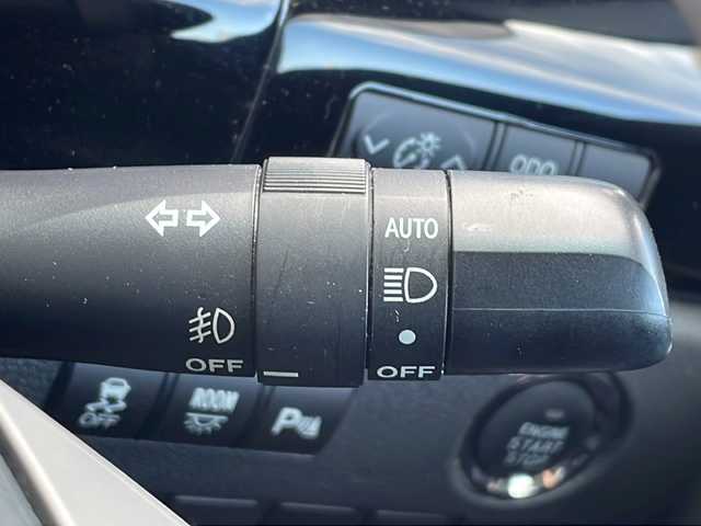 トヨタ アルファード 240S 岐阜県 2013(平25)年 7.6万km ホワイトパールクリスタルシャイン 禁煙車/アルパインナビ/フルセグTV/モデリスタエアロ/クリアランスソナー/両側パワースライドドア/フリップダウンモニター/前後コーナーセンサー/nanoe/3列シート/オットマン/カーテンエアバッグ/前後ドライブレコーダー/ビルトインETC/ローダウン/LEDウェルカムライト/社外マフラーカッター/純正アルミホイール/純正フロアマット/ドアバイザー/プッシュスタート/スマートキー/スペアキー/純正積込