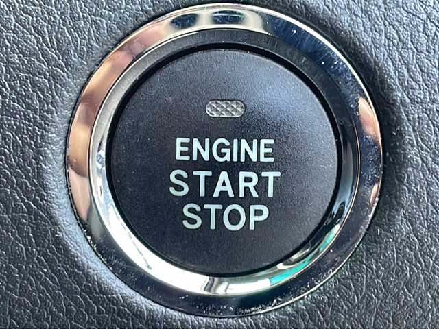 トヨタ アルファード 240S 岐阜県 2013(平25)年 7.6万km ホワイトパールクリスタルシャイン 禁煙車/アルパインナビ/フルセグTV/モデリスタエアロ/クリアランスソナー/両側パワースライドドア/フリップダウンモニター/前後コーナーセンサー/nanoe/3列シート/オットマン/カーテンエアバッグ/前後ドライブレコーダー/ビルトインETC/ローダウン/LEDウェルカムライト/社外マフラーカッター/純正アルミホイール/純正フロアマット/ドアバイザー/プッシュスタート/スマートキー/スペアキー/純正積込