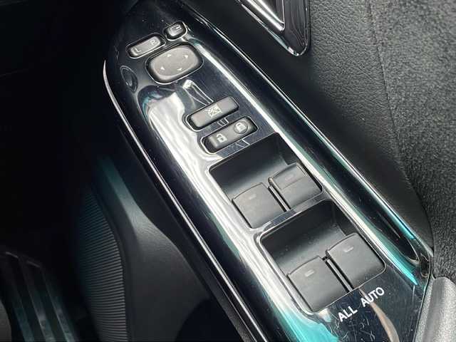 トヨタ アルファード 240S 岐阜県 2013(平25)年 7.6万km ホワイトパールクリスタルシャイン 禁煙車/アルパインナビ/フルセグTV/モデリスタエアロ/クリアランスソナー/両側パワースライドドア/フリップダウンモニター/前後コーナーセンサー/nanoe/3列シート/オットマン/カーテンエアバッグ/前後ドライブレコーダー/ビルトインETC/ローダウン/LEDウェルカムライト/社外マフラーカッター/純正アルミホイール/純正フロアマット/ドアバイザー/プッシュスタート/スマートキー/スペアキー/純正積込