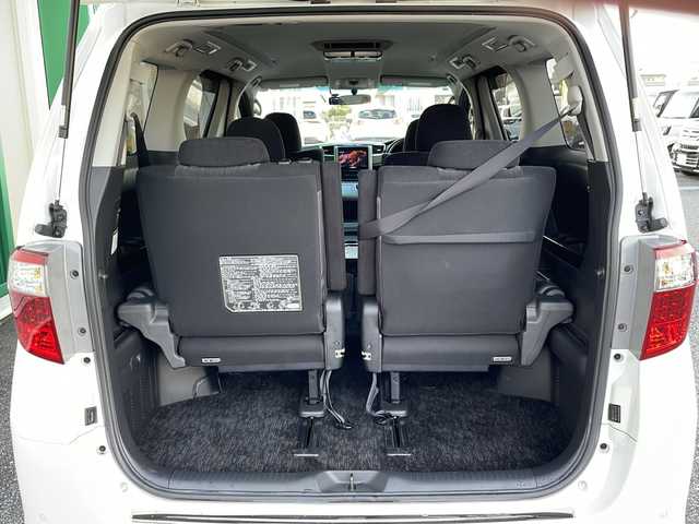 トヨタ アルファード 240S 岐阜県 2013(平25)年 7.6万km ホワイトパールクリスタルシャイン 禁煙車/アルパインナビ/フルセグTV/モデリスタエアロ/クリアランスソナー/両側パワースライドドア/フリップダウンモニター/前後コーナーセンサー/nanoe/3列シート/オットマン/カーテンエアバッグ/前後ドライブレコーダー/ビルトインETC/ローダウン/LEDウェルカムライト/社外マフラーカッター/純正アルミホイール/純正フロアマット/ドアバイザー/プッシュスタート/スマートキー/スペアキー/純正積込