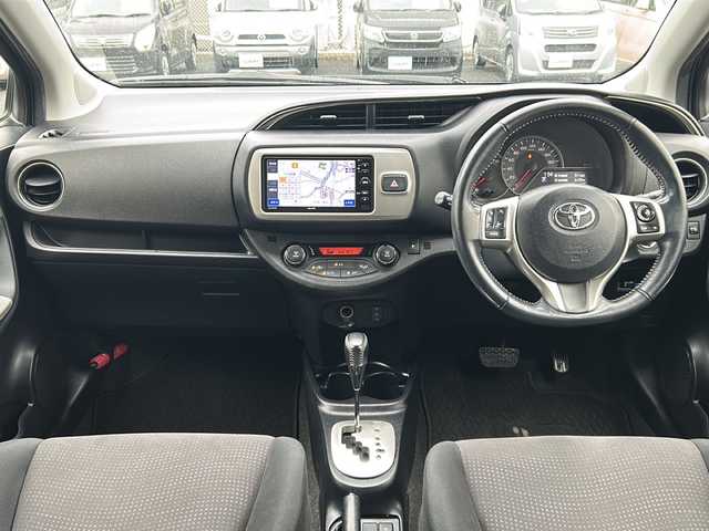 トヨタ ヴィッツ U 千葉県 2014(平26)年 6.4万km ブラックマイカ 社外メモリナビ【AVN137MW】/ワンセグTV/CD/AM/FM/バックカメラ/運転席シートヒーター/ETC/アイドリングストップ/ステアリングスイッチ/スマートキー/純正フロアマット