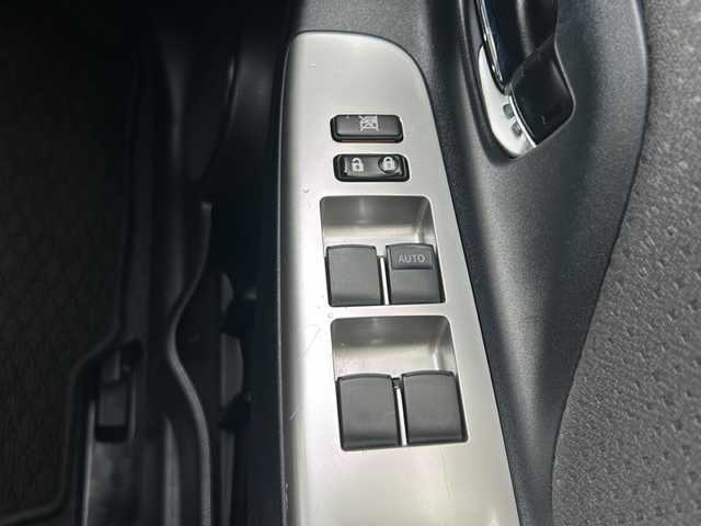 トヨタ ヴィッツ U 千葉県 2014(平26)年 6.4万km ブラックマイカ 社外メモリナビ【AVN137MW】/ワンセグTV/CD/AM/FM/バックカメラ/運転席シートヒーター/ETC/アイドリングストップ/ステアリングスイッチ/スマートキー/純正フロアマット