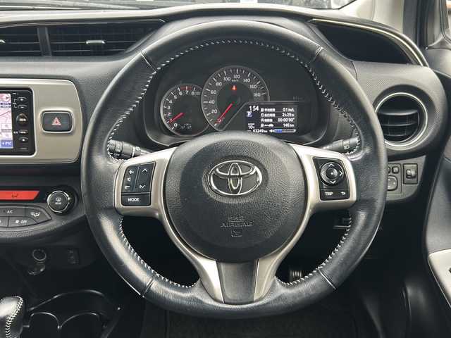 トヨタ ヴィッツ U 千葉県 2014(平26)年 6.4万km ブラックマイカ 社外メモリナビ【AVN137MW】/ワンセグTV/CD/AM/FM/バックカメラ/運転席シートヒーター/ETC/アイドリングストップ/ステアリングスイッチ/スマートキー/純正フロアマット