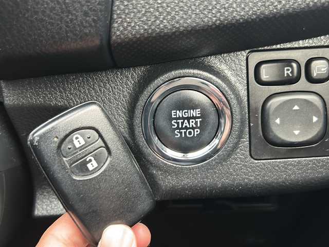 トヨタ ヴィッツ U 千葉県 2014(平26)年 6.4万km ブラックマイカ 社外メモリナビ【AVN137MW】/ワンセグTV/CD/AM/FM/バックカメラ/運転席シートヒーター/ETC/アイドリングストップ/ステアリングスイッチ/スマートキー/純正フロアマット