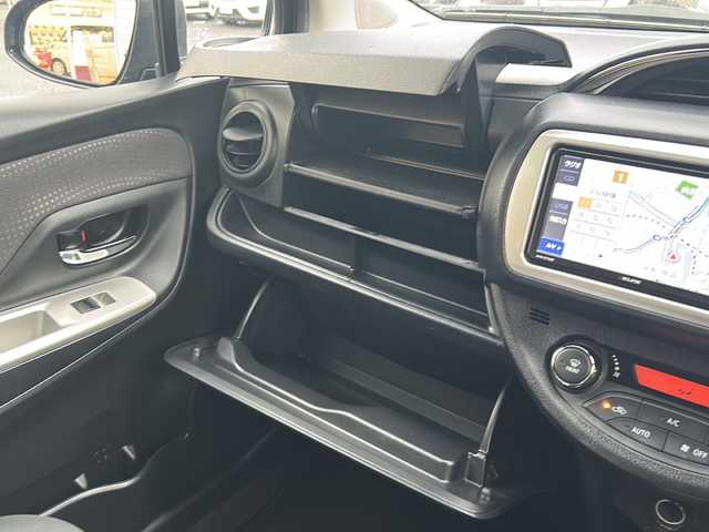 トヨタ ヴィッツ U 千葉県 2014(平26)年 6.4万km ブラックマイカ 社外メモリナビ【AVN137MW】/ワンセグTV/CD/AM/FM/バックカメラ/運転席シートヒーター/ETC/アイドリングストップ/ステアリングスイッチ/スマートキー/純正フロアマット