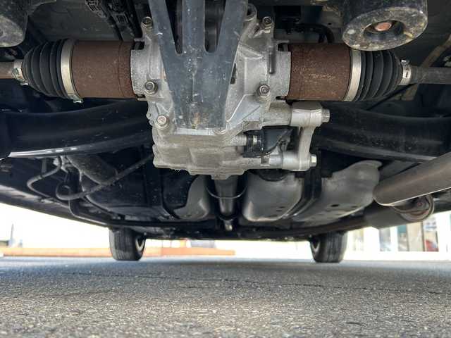 ホンダ フリード＋ ハイブリット クロスター ホンダセンシング 青森県 2022(令4)年 3.3万km スーパープラチナグレーメタリック 4WD/寒冷地仕様/純正9インチメモリナビ・フルセグTV/CD・DVD・Bluetooth・USB・SD・HDMI/バックカメラ/両側パワースライドドア/合皮コンビシート/前席シートヒーター/ホンダセンシング/衝突軽減ブレーキ/追従クルーズコントロール/車線維持支援システム/ドライブレコーダー/ワイパーデアイサー/ビルトインETC/後席ロールサンシェード/LEDヘッドライト/オートライト/LEDフォグランプ/純正15インチアルミ/シルバールーフレール