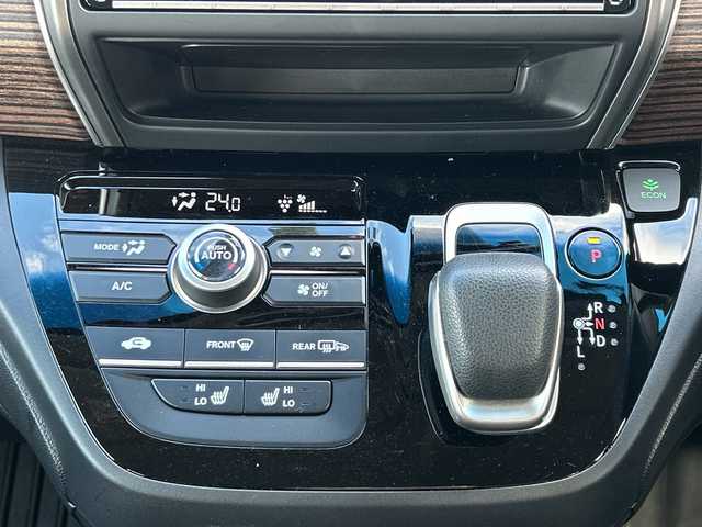 ホンダ フリード＋ ハイブリット クロスター ホンダセンシング 青森県 2022(令4)年 3.3万km スーパープラチナグレーメタリック 4WD/寒冷地仕様/純正9インチメモリナビ・フルセグTV/CD・DVD・Bluetooth・USB・SD・HDMI/バックカメラ/両側パワースライドドア/合皮コンビシート/前席シートヒーター/ホンダセンシング/衝突軽減ブレーキ/追従クルーズコントロール/車線維持支援システム/ドライブレコーダー/ワイパーデアイサー/ビルトインETC/後席ロールサンシェード/LEDヘッドライト/オートライト/LEDフォグランプ/純正15インチアルミ/シルバールーフレール