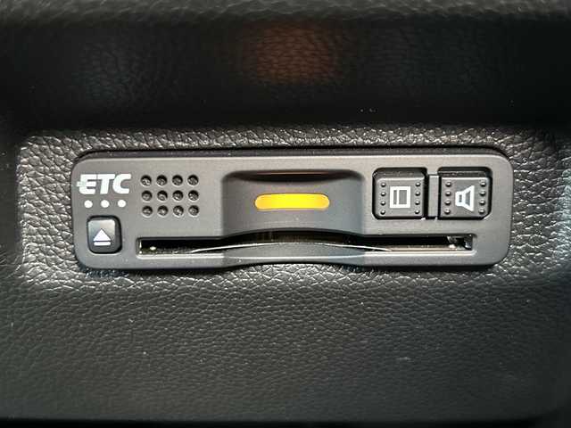 ホンダ フリード＋ ハイブリット クロスター ホンダセンシング 青森県 2022(令4)年 3.3万km スーパープラチナグレーメタリック 4WD/寒冷地仕様/純正9インチメモリナビ・フルセグTV/CD・DVD・Bluetooth・USB・SD・HDMI/バックカメラ/両側パワースライドドア/合皮コンビシート/前席シートヒーター/ホンダセンシング/衝突軽減ブレーキ/追従クルーズコントロール/車線維持支援システム/ドライブレコーダー/ワイパーデアイサー/ビルトインETC/後席ロールサンシェード/LEDヘッドライト/オートライト/LEDフォグランプ/純正15インチアルミ/シルバールーフレール