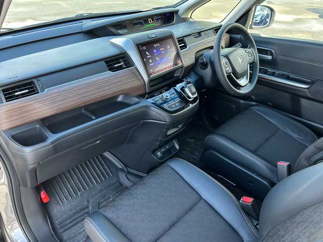 ホンダ フリード＋ ハイブリット クロスター ホンダセンシング 青森県 2022(令4)年 3.3万km スーパープラチナグレーメタリック 4WD/寒冷地仕様/純正9インチメモリナビ・フルセグTV/CD・DVD・Bluetooth・USB・SD・HDMI/バックカメラ/両側パワースライドドア/合皮コンビシート/前席シートヒーター/ホンダセンシング/衝突軽減ブレーキ/追従クルーズコントロール/車線維持支援システム/ドライブレコーダー/ワイパーデアイサー/ビルトインETC/後席ロールサンシェード/LEDヘッドライト/オートライト/LEDフォグランプ/純正15インチアルミ/シルバールーフレール