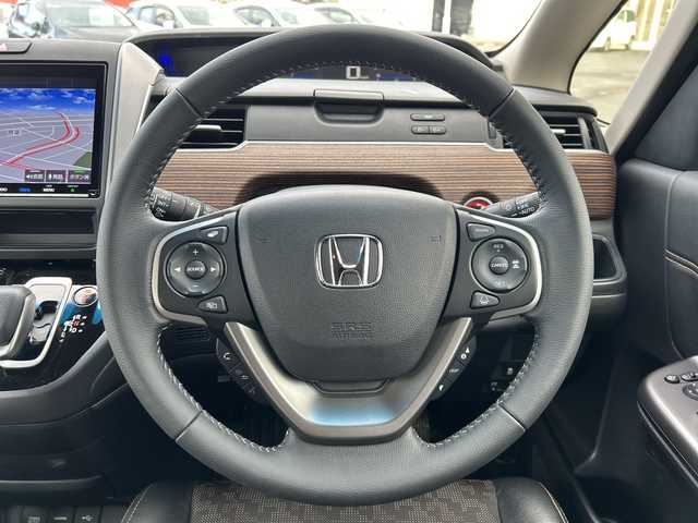 ホンダ フリード＋ ハイブリット クロスター ホンダセンシング 青森県 2022(令4)年 3.3万km スーパープラチナグレーメタリック 4WD/寒冷地仕様/純正9インチメモリナビ・フルセグTV/CD・DVD・Bluetooth・USB・SD・HDMI/バックカメラ/両側パワースライドドア/合皮コンビシート/前席シートヒーター/ホンダセンシング/衝突軽減ブレーキ/追従クルーズコントロール/車線維持支援システム/ドライブレコーダー/ワイパーデアイサー/ビルトインETC/後席ロールサンシェード/LEDヘッドライト/オートライト/LEDフォグランプ/純正15インチアルミ/シルバールーフレール