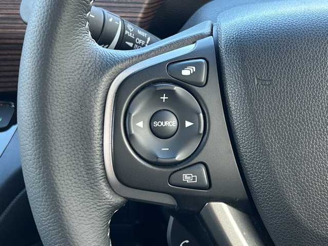 ホンダ フリード＋ ハイブリット クロスター ホンダセンシング 青森県 2022(令4)年 3.3万km スーパープラチナグレーメタリック 4WD/寒冷地仕様/純正9インチメモリナビ・フルセグTV/CD・DVD・Bluetooth・USB・SD・HDMI/バックカメラ/両側パワースライドドア/合皮コンビシート/前席シートヒーター/ホンダセンシング/衝突軽減ブレーキ/追従クルーズコントロール/車線維持支援システム/ドライブレコーダー/ワイパーデアイサー/ビルトインETC/後席ロールサンシェード/LEDヘッドライト/オートライト/LEDフォグランプ/純正15インチアルミ/シルバールーフレール