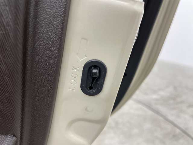 トヨタ パッソ プラスハナ Cパッケージ 群馬県 2011(平23)年 4.9万km キナコメタリック 純正SDナビ　バックカメラ　ワンセグＴＶ　キセノンヘッドライト　フォグランプ　エアコン　純正フロアマット　ヘッドライトリベライザー　リモコンキー　盗難防止装置　電動格納ミラー　ＡＢＳ　禁煙車