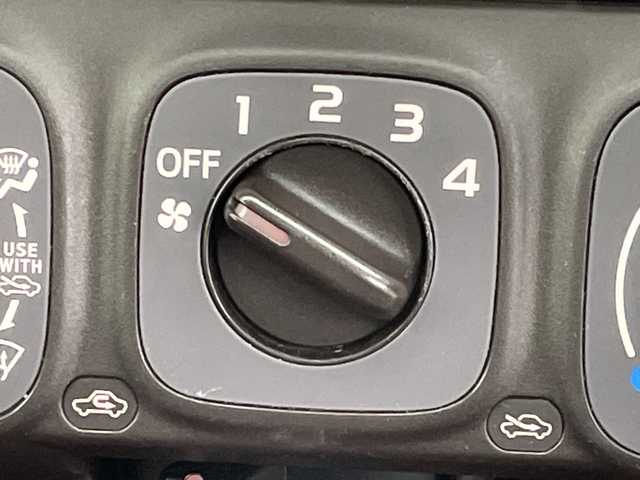 トヨタ パッソ プラスハナ Cパッケージ 群馬県 2011(平23)年 4.9万km キナコメタリック 純正SDナビ　バックカメラ　ワンセグＴＶ　キセノンヘッドライト　フォグランプ　エアコン　純正フロアマット　ヘッドライトリベライザー　リモコンキー　盗難防止装置　電動格納ミラー　ＡＢＳ　禁煙車