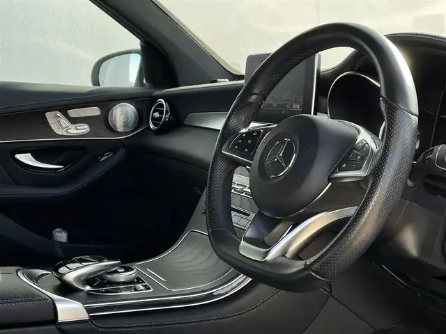 メルセデス・ベンツ ＧＬＣ２５０ 4マチック スポーツ 東京都 2018(平30)年 3.6万km ダイヤモンドホワイト パノラミックスライディングルーフ/本革シート/全席シートヒーター/AMGスタイリングパッケージ/ディストロニック・プラス/360°カメラシステム/フルセグTV/メモリ付きパワーシート/前後ドライブレコーダー/エアサスペンション/ETC/LEDヘッドライト/BSM/純正ナビ