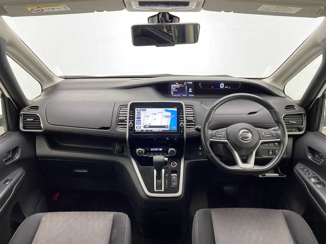 日産 セレナ ハイウェイスター Vセレクション 宮崎県 2017(平29)年 6.3万km ブリリアントホワイトパール 禁煙車/エマージェンシーブレーキ/純正9型ナビTV/（MM516D-L/CD/DVD/MSV/Blu-ray/Bluetooth/フルセグTV)/純正リアフリップダウンモニター/純正LEDオートライト/純正フォグ/純正16インチアルミ/純正エアロ/純正ルーフエンドスポイラー/純正フロアマット/ハンズフリー両側電動スライドドア/プロパイロット/アラウンドビューモニター/クリアランスソナー/Wオートエアコン/電子パーキング/オートホールド/ウインカードアミラー/インテリジェントキー/プッシュエンジンスタート/スペアキー/新車時保証書/取扱い説明書