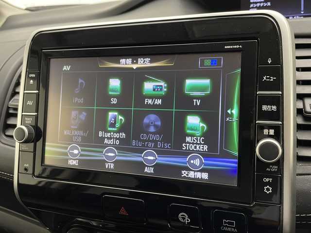 日産 セレナ ハイウェイスター Vセレクション 宮崎県 2017(平29)年 6.3万km ブリリアントホワイトパール 禁煙車/エマージェンシーブレーキ/純正9型ナビTV/（MM516D-L/CD/DVD/MSV/Blu-ray/Bluetooth/フルセグTV)/純正リアフリップダウンモニター/純正LEDオートライト/純正フォグ/純正16インチアルミ/純正エアロ/純正ルーフエンドスポイラー/純正フロアマット/ハンズフリー両側電動スライドドア/プロパイロット/アラウンドビューモニター/クリアランスソナー/Wオートエアコン/電子パーキング/オートホールド/ウインカードアミラー/インテリジェントキー/プッシュエンジンスタート/スペアキー/新車時保証書/取扱い説明書