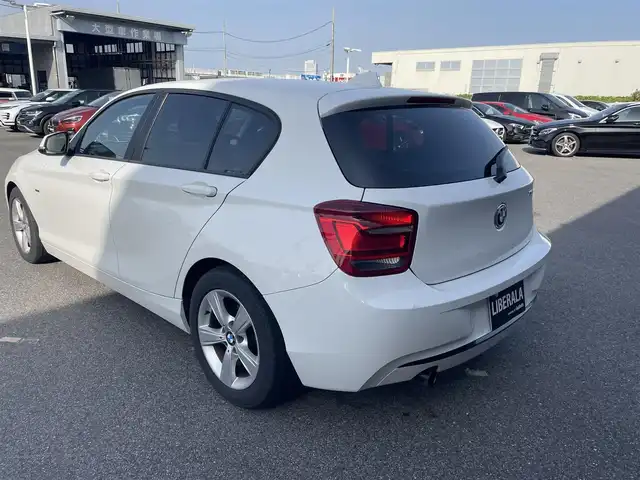 ＢＭＷ １１６ｉ スポーツ 滋賀県 2013(平25)年 7.5万km 白 前後ドラレコ(ルームミラータイプ)/16インチ社外アルミ＆スタッドレスタイヤ積み込み/社外ナビ/フルセグTV/AUX/キセノンヘッドライト/純正16インチAW/純正フロアマット