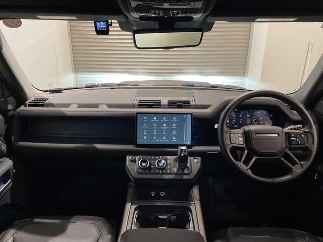 ランドローバー ランドローバー ディフェンダー 110XダイナミッHSE 静岡県 2024(令6)年 1.3万km ガンＭ ナビ/バックカメラ/アイドリングストップ/クルーズコントロール/パノラミックススライディングルーフ/プッシュスタート/ETC/ブラックパック/ベンチレーションシート/エアサスペンション/コントラストルーフ/メリディアンサウンド