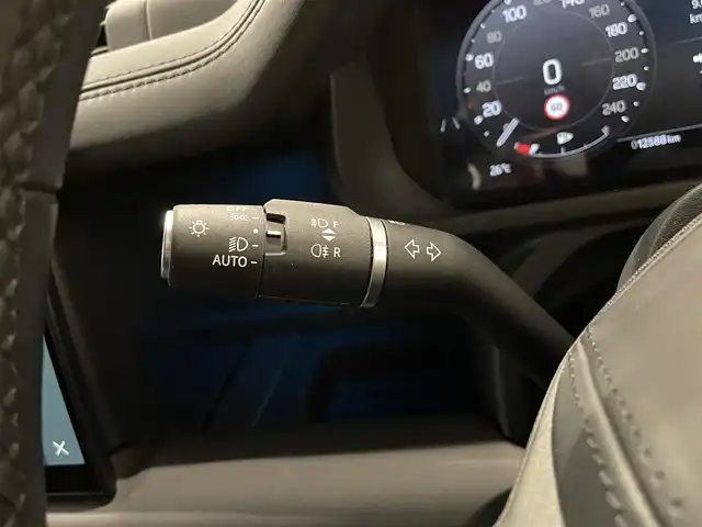 ランドローバー ランドローバー ディフェンダー 110XダイナミッHSE 静岡県 2024(令6)年 1.3万km ガンＭ ナビ/バックカメラ/アイドリングストップ/クルーズコントロール/パノラミックススライディングルーフ/プッシュスタート/ETC/ブラックパック/ベンチレーションシート/エアサスペンション/コントラストルーフ/メリディアンサウンド