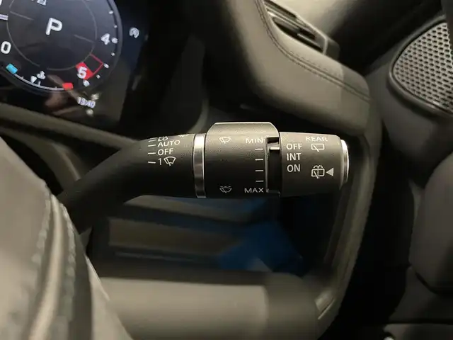 ランドローバー ランドローバー ディフェンダー 110XダイナミッHSE 静岡県 2024(令6)年 1.3万km ガンＭ ナビ/バックカメラ/アイドリングストップ/クルーズコントロール/パノラミックススライディングルーフ/プッシュスタート/ETC/ブラックパック/ベンチレーションシート/エアサスペンション/コントラストルーフ/メリディアンサウンド