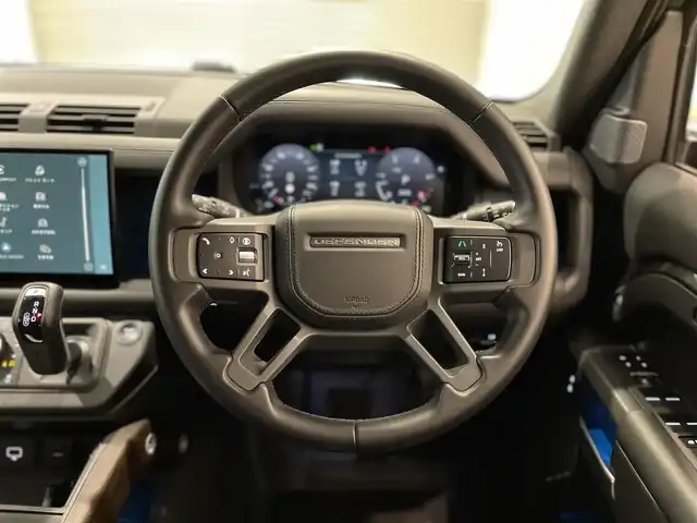 ランドローバー ランドローバー ディフェンダー 110XダイナミッHSE 静岡県 2024(令6)年 1.3万km ガンＭ ナビ/バックカメラ/アイドリングストップ/クルーズコントロール/パノラミックススライディングルーフ/プッシュスタート/ETC/ブラックパック/ベンチレーションシート/エアサスペンション/コントラストルーフ/メリディアンサウンド