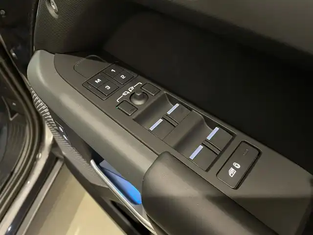 ランドローバー ランドローバー ディフェンダー 110XダイナミッHSE 静岡県 2024(令6)年 1.3万km ガンＭ ナビ/バックカメラ/アイドリングストップ/クルーズコントロール/パノラミックススライディングルーフ/プッシュスタート/ETC/ブラックパック/ベンチレーションシート/エアサスペンション/コントラストルーフ/メリディアンサウンド