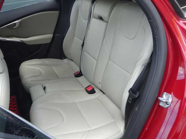 ボルボ Ｖ４０ D4 SE 静岡県 2016(平28)年 7.6万km フラメンコレッドメタリック 禁煙車/ワンオーナー/レザーパッケージ　白革シート/純正HDDナビ　CD/DVD/BT/HDD/USB/ステアリングリモコン/革巻きステアリング/電動格納ミラ-/パドルシフト/クルーズコントロール/純正フロアマット　ドアバイザー/ETC/HIDヘッドライト/オートライト/後方コーナーセンサー/前席パワーシート/前席シートヒーター/保証書/取扱説明書/スペアキー1本