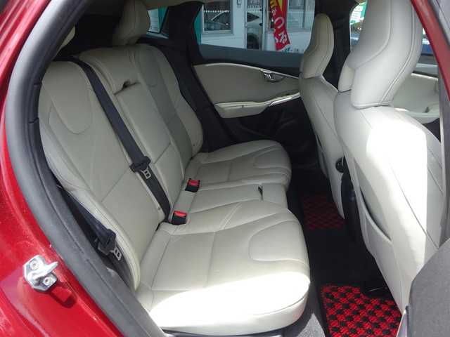 ボルボ Ｖ４０ D4 SE 静岡県 2016(平28)年 7.6万km フラメンコレッドメタリック 禁煙車/ワンオーナー/レザーパッケージ　白革シート/純正HDDナビ　CD/DVD/BT/HDD/USB/ステアリングリモコン/革巻きステアリング/電動格納ミラ-/パドルシフト/クルーズコントロール/純正フロアマット　ドアバイザー/ETC/HIDヘッドライト/オートライト/後方コーナーセンサー/前席パワーシート/前席シートヒーター/保証書/取扱説明書/スペアキー1本