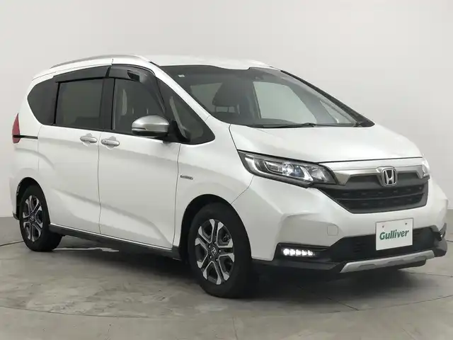 ホンダ フリード＋ ハイブリット クロスター ホンダセンシング 愛知県 2020(令2)年 3.9万km プラチナホワイトパール 純正9インチプレミアムインターナビ/　　・CD/DVD/フルセグ/BT/バックカメラ/純正11.6インチ後席フリップダウンモニター/ビルトインETC/ハーフレザーシート/両側パワースライドドア/ルーフレール/純正15インチアルミホイール/純正LEDヘッドライト/フォグランプ/ホンダセンシング/　　・衝突軽減ブレーキ/　　・誤発信抑制機能/　　・後方誤発信抑制機能/　　・歩行者事故低減ステアリング/　　・路外逸脱抑制機能/　　・標識認識機能/　　・アダプティブクルーズコントロール/　　・車線逸脱支援システム/取扱説明書/保証書/スペアキー