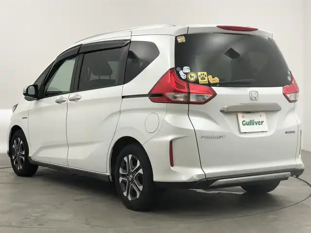 ホンダ フリード＋ ハイブリット クロスター ホンダセンシング 愛知県 2020(令2)年 3.9万km プラチナホワイトパール 純正9インチプレミアムインターナビ/　　・CD/DVD/フルセグ/BT/バックカメラ/純正11.6インチ後席フリップダウンモニター/ビルトインETC/ハーフレザーシート/両側パワースライドドア/ルーフレール/純正15インチアルミホイール/純正LEDヘッドライト/フォグランプ/ホンダセンシング/　　・衝突軽減ブレーキ/　　・誤発信抑制機能/　　・後方誤発信抑制機能/　　・歩行者事故低減ステアリング/　　・路外逸脱抑制機能/　　・標識認識機能/　　・アダプティブクルーズコントロール/　　・車線逸脱支援システム/取扱説明書/保証書/スペアキー
