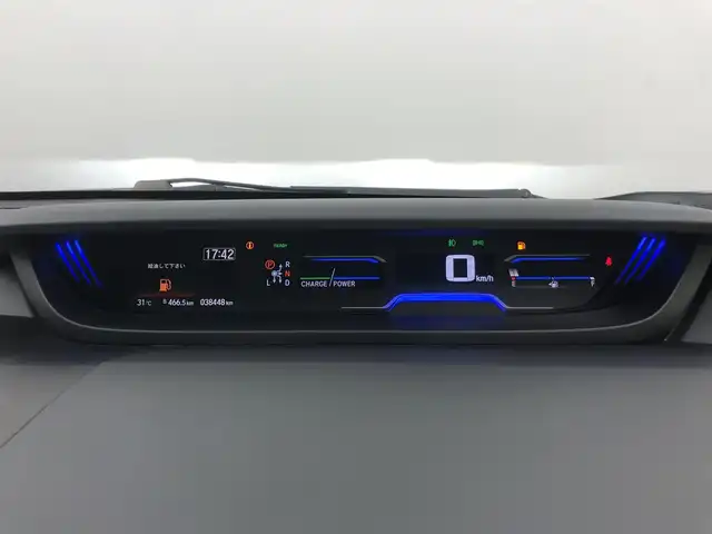 ホンダ フリード＋ ハイブリット クロスター ホンダセンシング 愛知県 2020(令2)年 3.9万km プラチナホワイトパール 純正9インチプレミアムインターナビ/　　・CD/DVD/フルセグ/BT/バックカメラ/純正11.6インチ後席フリップダウンモニター/ビルトインETC/ハーフレザーシート/両側パワースライドドア/ルーフレール/純正15インチアルミホイール/純正LEDヘッドライト/フォグランプ/ホンダセンシング/　　・衝突軽減ブレーキ/　　・誤発信抑制機能/　　・後方誤発信抑制機能/　　・歩行者事故低減ステアリング/　　・路外逸脱抑制機能/　　・標識認識機能/　　・アダプティブクルーズコントロール/　　・車線逸脱支援システム/取扱説明書/保証書/スペアキー