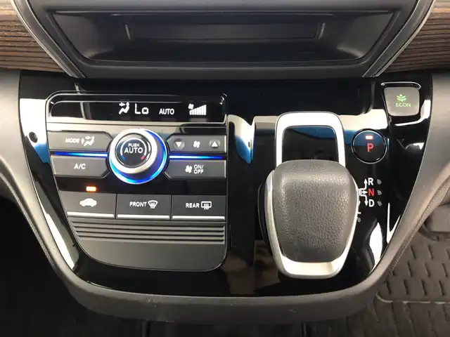 ホンダ フリード＋ ハイブリット クロスター ホンダセンシング 愛知県 2020(令2)年 3.9万km プラチナホワイトパール 純正9インチプレミアムインターナビ/　　・CD/DVD/フルセグ/BT/バックカメラ/純正11.6インチ後席フリップダウンモニター/ビルトインETC/ハーフレザーシート/両側パワースライドドア/ルーフレール/純正15インチアルミホイール/純正LEDヘッドライト/フォグランプ/ホンダセンシング/　　・衝突軽減ブレーキ/　　・誤発信抑制機能/　　・後方誤発信抑制機能/　　・歩行者事故低減ステアリング/　　・路外逸脱抑制機能/　　・標識認識機能/　　・アダプティブクルーズコントロール/　　・車線逸脱支援システム/取扱説明書/保証書/スペアキー