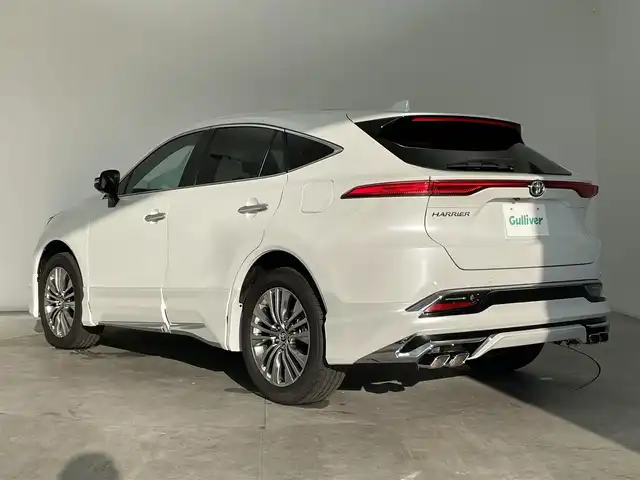 トヨタ ハリアー Z レザーパッケージ 富山県 2023(令5)年 0.2万km プラチナホワイトパールマイカ 純正ナビ(AM/FM/USB/BT/Miracast)/フルセグTV/JBLプレミアムサウンド/パノラミックビューモニター/モデリスタエアロ/パノラマサンルーフ/デジタルインナーミラー/レーダークルーズコントロール/プリクラッシュセーフティ/レーンキープアシスト/オートマチックハイビーム/LEDヘッドライト/クリアランスソナー/電動リアゲート/レザーシート/前席ベンチレーションシート/ビルトインＥＴＣ2.0/ステアリングヒーター/純正フロアマット/取扱説明書/保証書