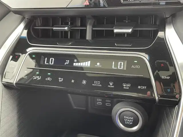 トヨタ ハリアー Z レザーパッケージ 富山県 2023(令5)年 0.2万km プラチナホワイトパールマイカ 純正ナビ(AM/FM/USB/BT/Miracast)/フルセグTV/JBLプレミアムサウンド/パノラミックビューモニター/モデリスタエアロ/パノラマサンルーフ/デジタルインナーミラー/レーダークルーズコントロール/プリクラッシュセーフティ/レーンキープアシスト/オートマチックハイビーム/LEDヘッドライト/クリアランスソナー/電動リアゲート/レザーシート/前席ベンチレーションシート/ビルトインＥＴＣ2.0/ステアリングヒーター/純正フロアマット/取扱説明書/保証書