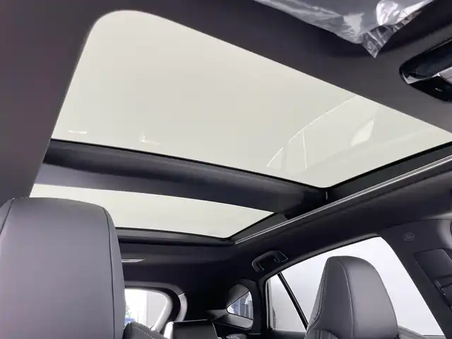 トヨタ ハリアー Z レザーパッケージ 富山県 2023(令5)年 0.2万km プラチナホワイトパールマイカ 純正ナビ(AM/FM/USB/BT/Miracast)/フルセグTV/JBLプレミアムサウンド/パノラミックビューモニター/モデリスタエアロ/パノラマサンルーフ/デジタルインナーミラー/レーダークルーズコントロール/プリクラッシュセーフティ/レーンキープアシスト/オートマチックハイビーム/LEDヘッドライト/クリアランスソナー/電動リアゲート/レザーシート/前席ベンチレーションシート/ビルトインＥＴＣ2.0/ステアリングヒーター/純正フロアマット/取扱説明書/保証書
