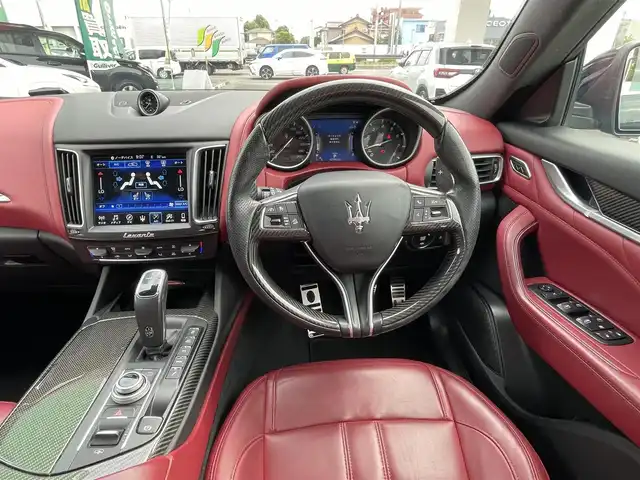 マセラティ レヴァンテ グランスポーツ 愛知県 2019(令1)年 4.3万km 黒 ナビゲーション　/フルセグテレビ　/ブルートゥース　/ＵＳＢ接続　/全方位カメラ　/アダプティブクルースコントロール/プリクラッシュセーフティ　/レーンディパーチャーウォーニング　/サンルーフ　/ＥＴＣ　/赤革シート　/保証書　/取扱説明書　/整備手帳　/スマートキーＸ２個